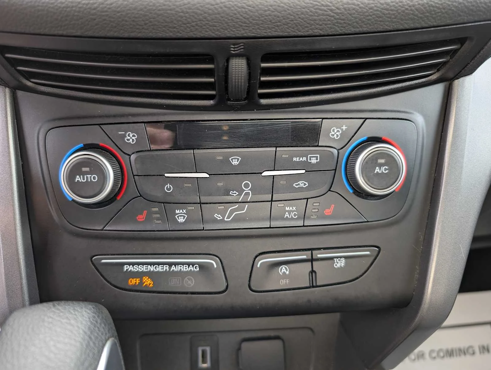 Used 2018 Shadow Black Ford SE image 30