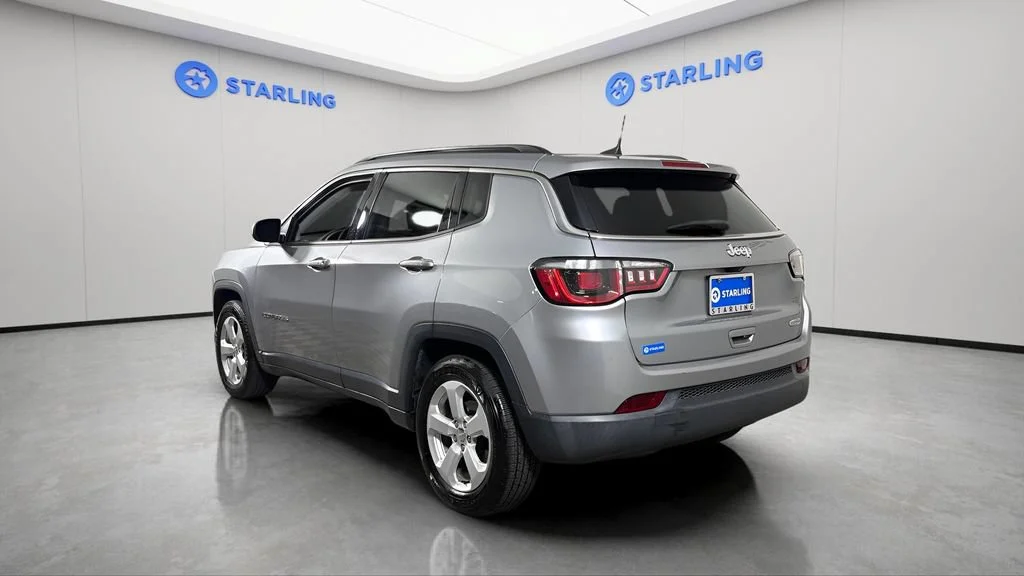 Used 2020 Silver Jeep Latitude FWD image 5