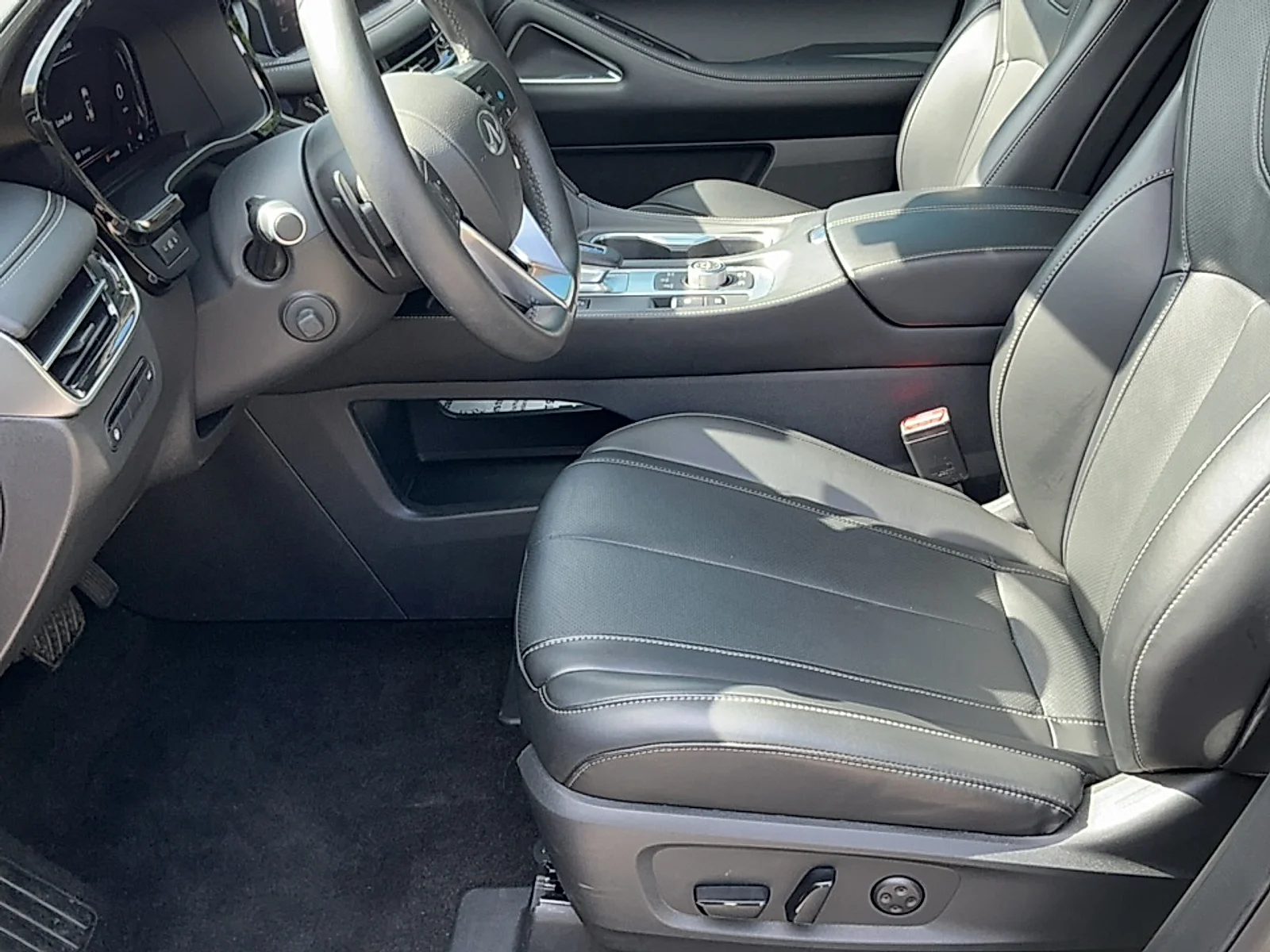 Used 2025 Harbor Gray INFINITI LUXE image 14