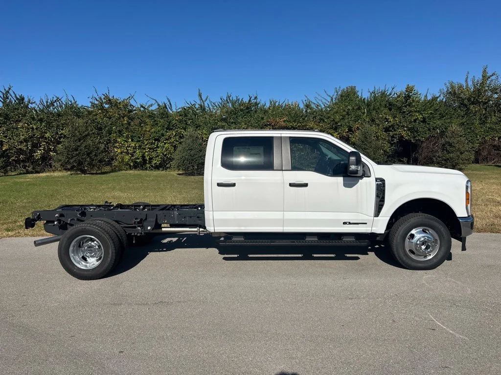 New 2026 Oxford White Ford F-350® XL image 8