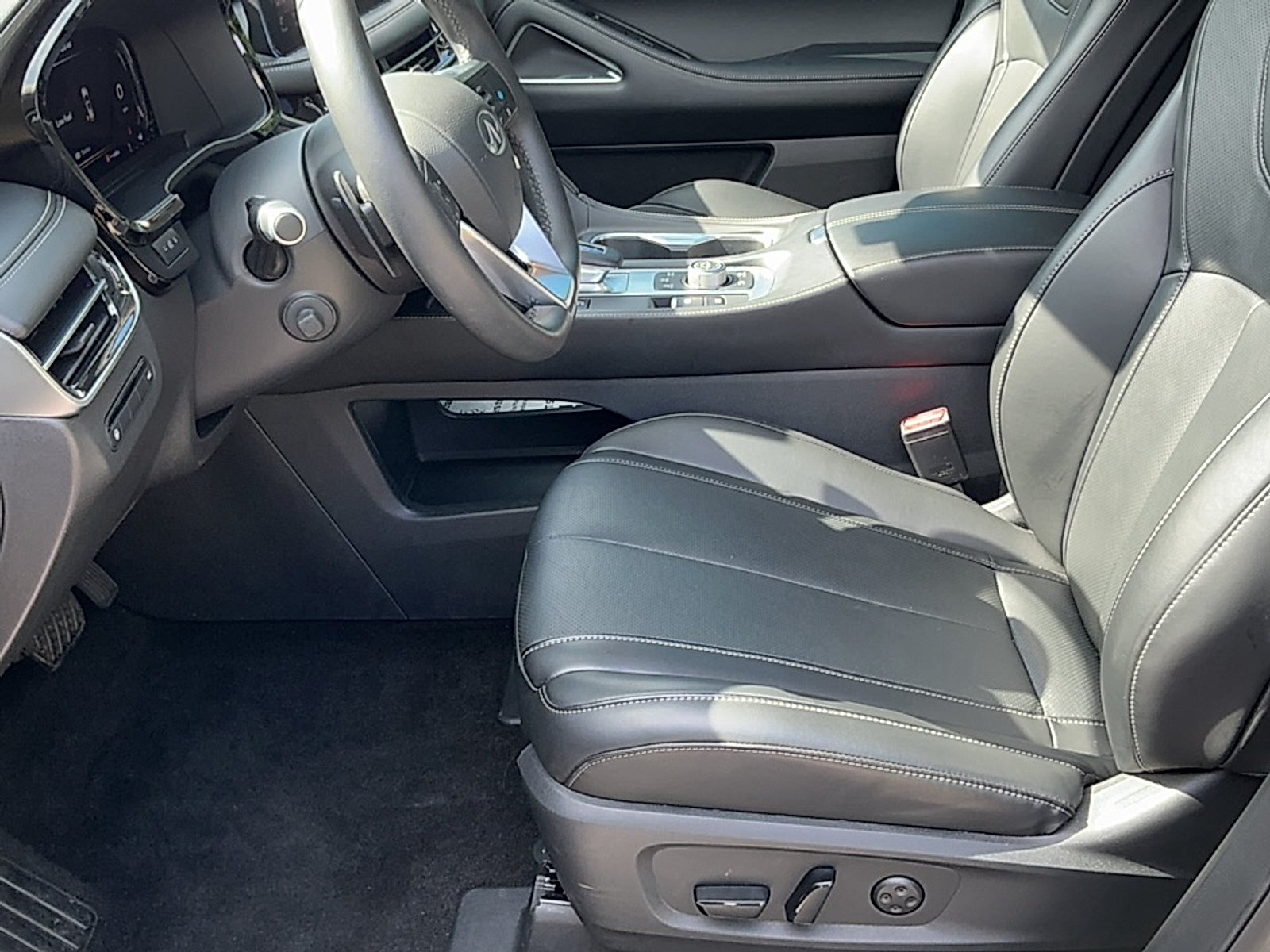 Used 2025 Harbor Gray INFINITI LUXE image 14
