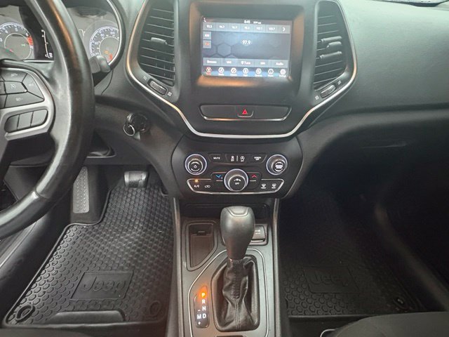 Used 2019 Black Jeep Latitude image 31