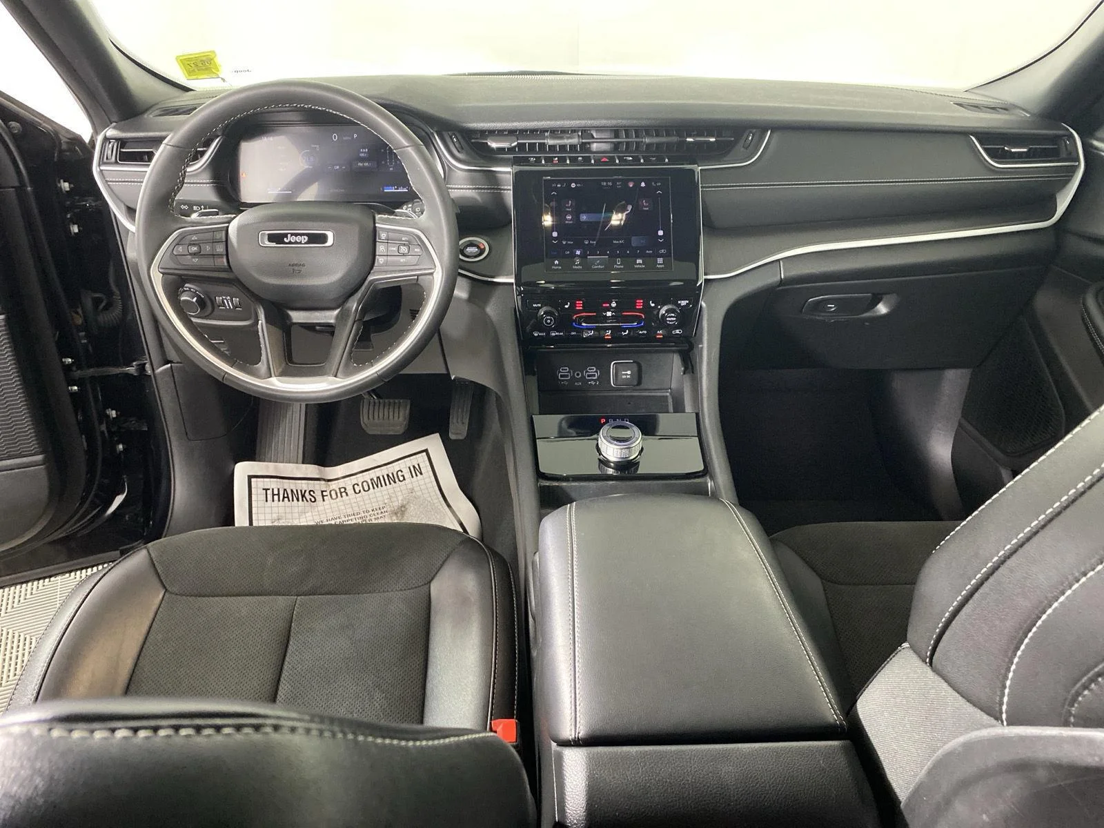 Used 2024 Diamond Black Crystal Pearlcoat Jeep Altitude X image 28