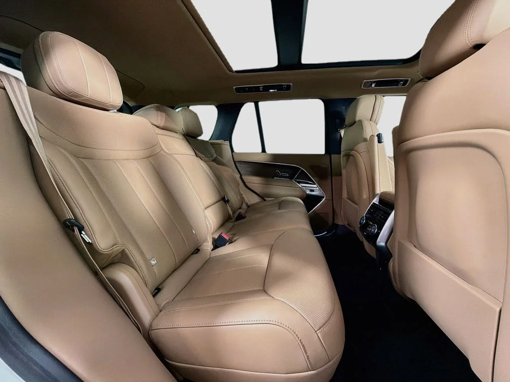 New 2026 Fuji White Land Rover SE PHEV image 29