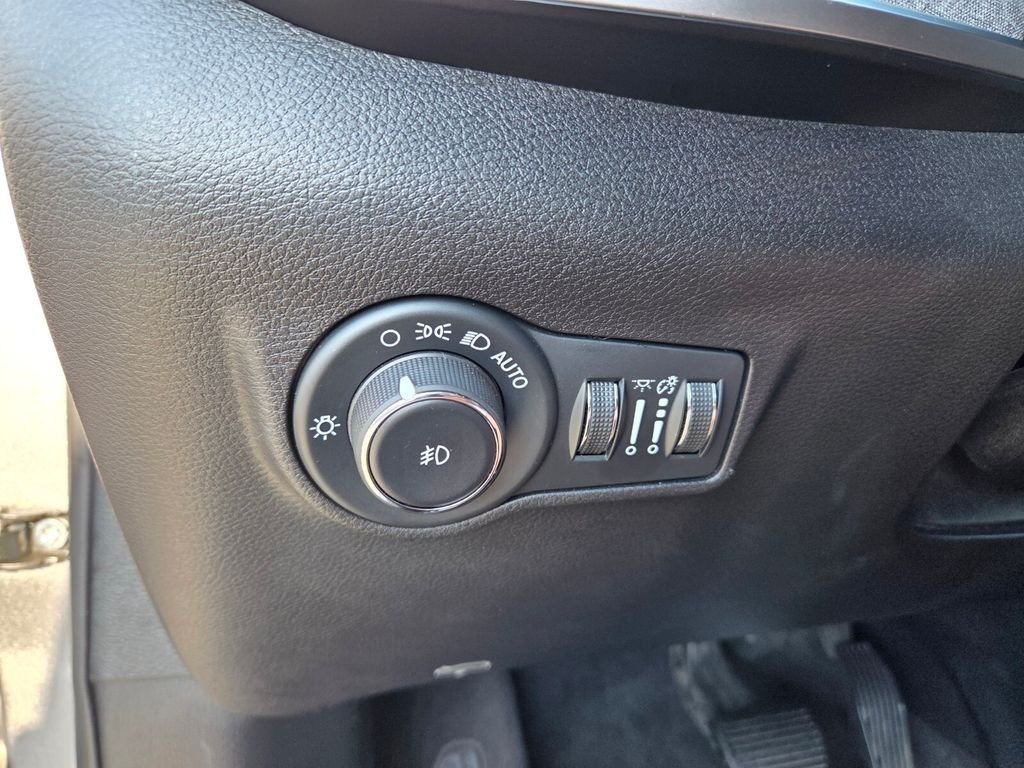 Used 2024 Gray Jeep Latitude image 25