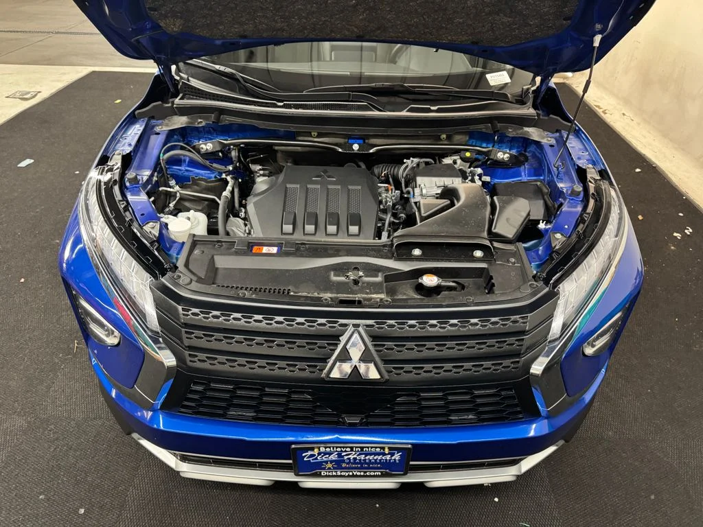 Used 2024 Blue Mitsubishi SE image 11