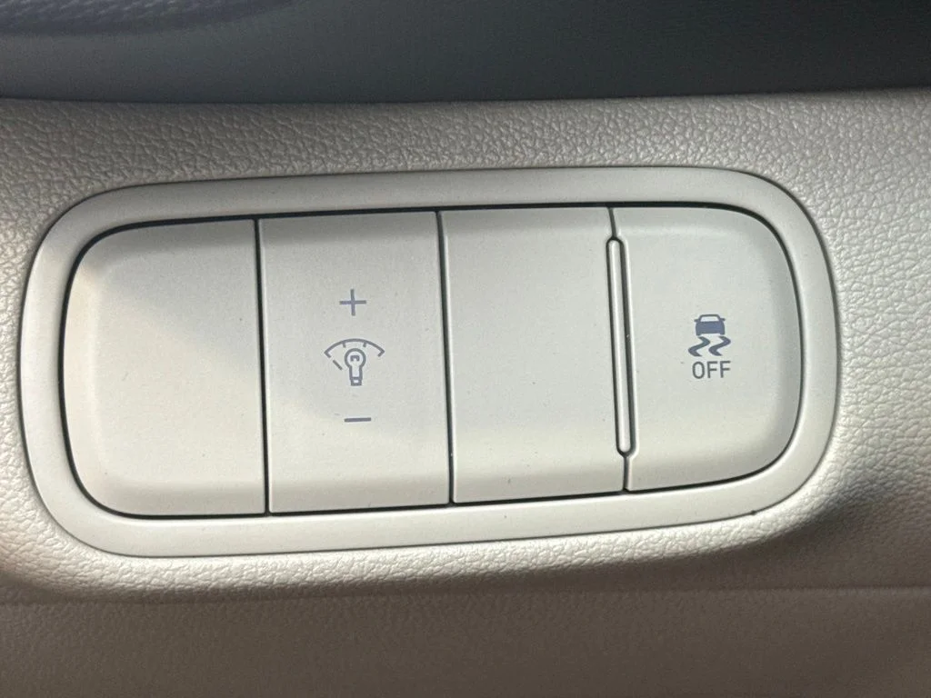 New 2026 Onyx Black Hyundai SEL image 23