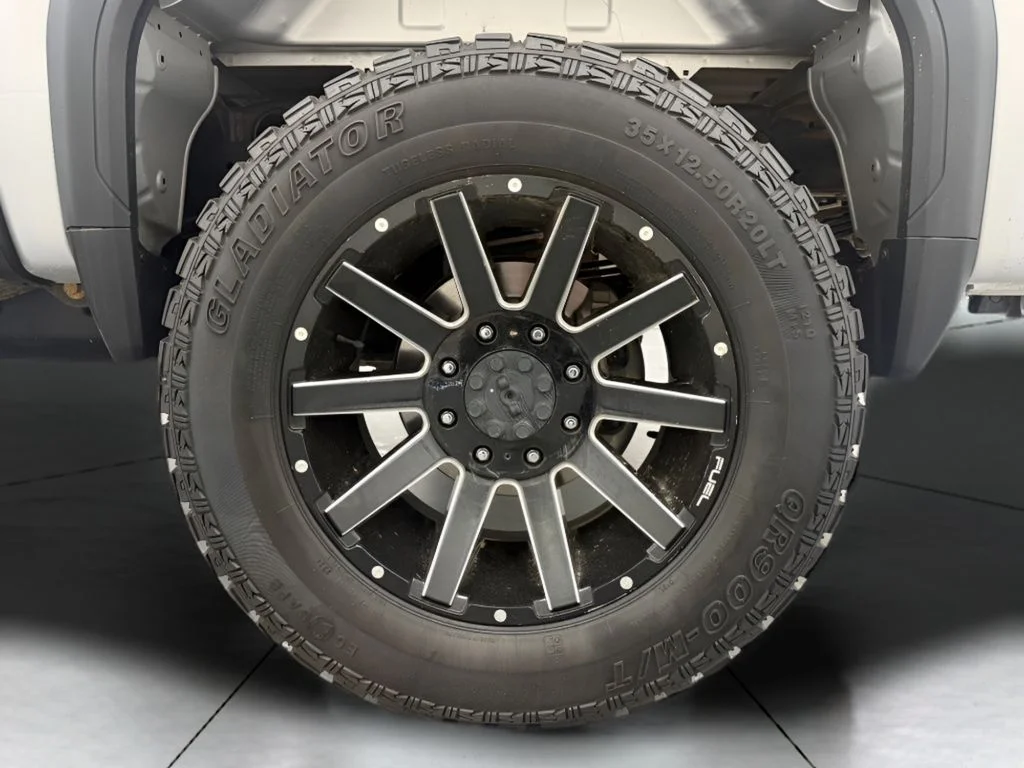 Used 2020 Silver GMC Base image 27