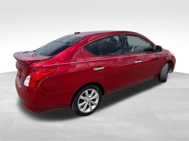 Used 2014 Red Nissan 1.6 SL image 7