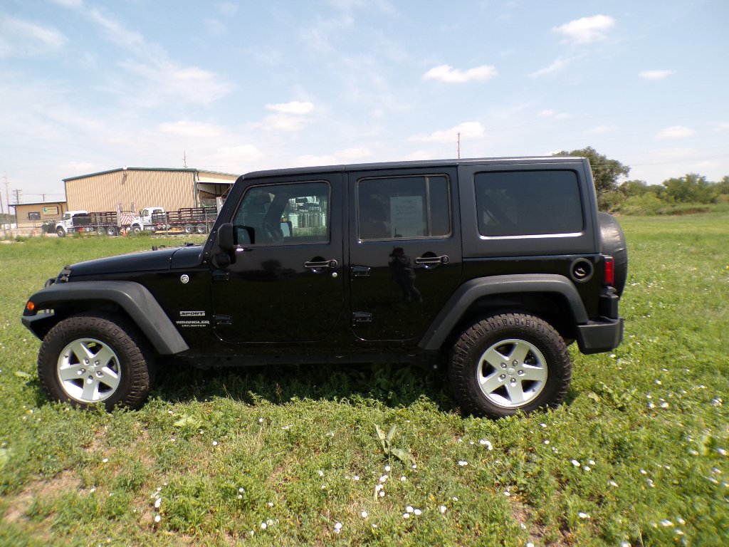 Used 2016 Black Clearcoat Jeep Sport image 8