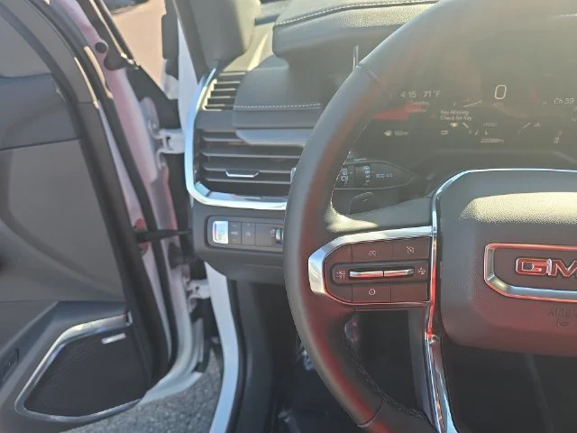 Used 2026 White GMC Elevation image 19