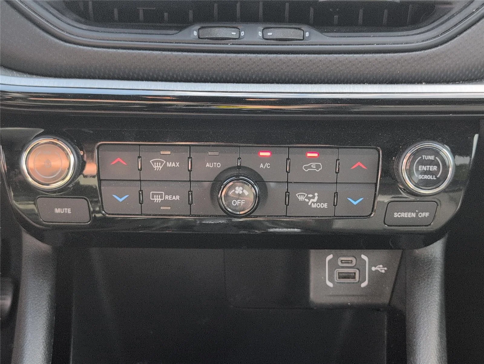 Used 2025 Bright White Clearcoat Jeep Trailhawk image 16