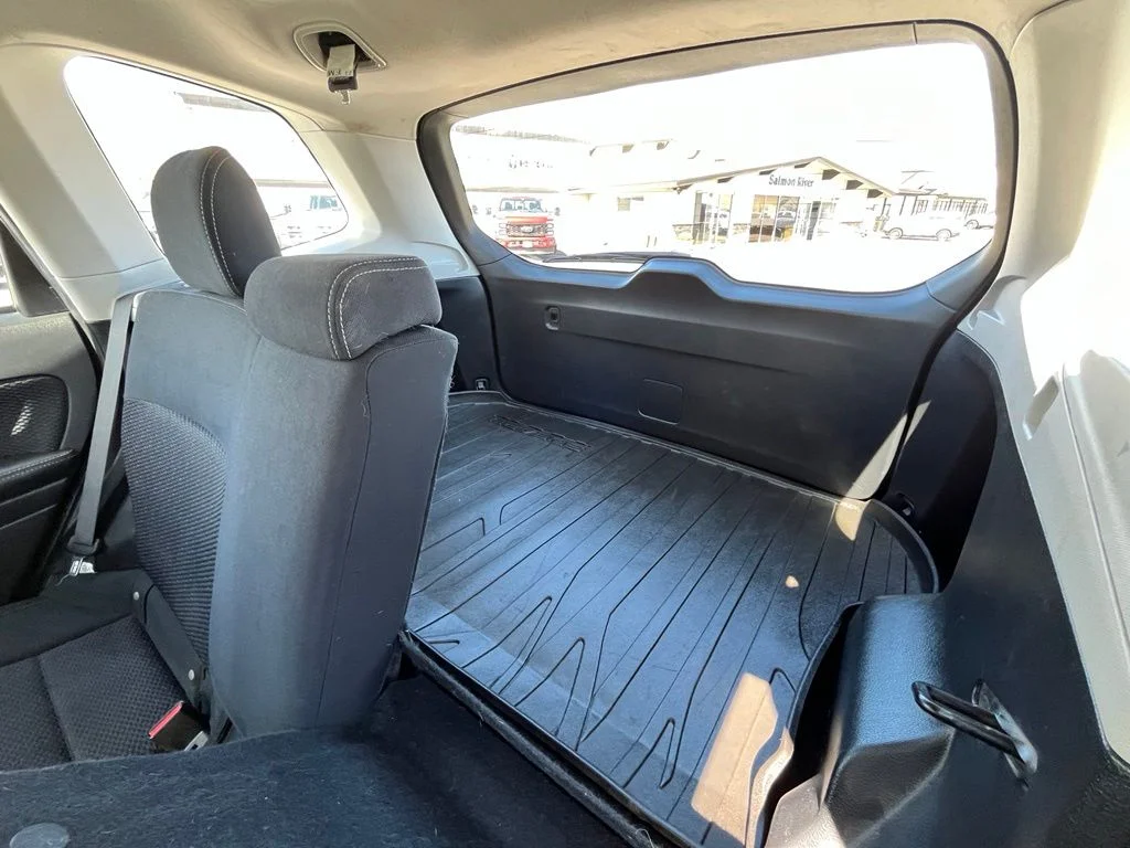 Used 2018 Silver Subaru 2.5i image 16
