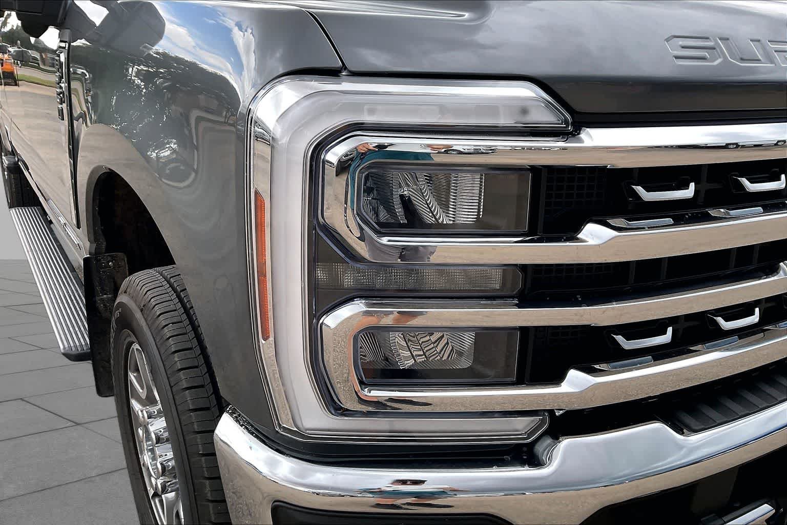 Used 2026 Carbonized Gray Metallic Ford LARIAT image 27