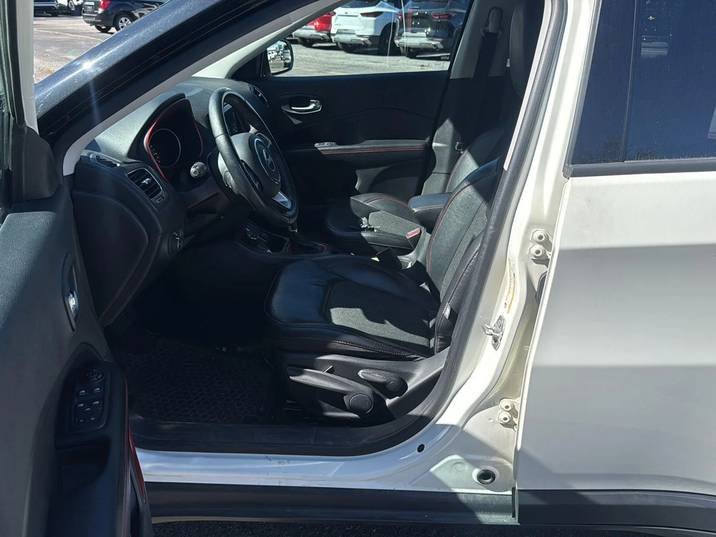 Used 2019 White Clearcoat Jeep Trailhawk image 10