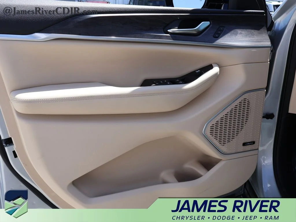 Used 2022 Silver Jeep 4xe image 21