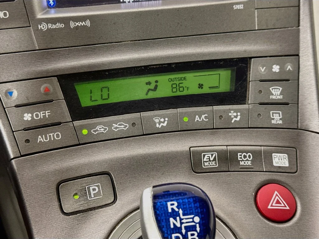 Used 2014 Silver Toyota Three image 18