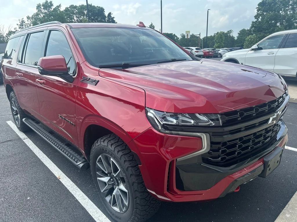 Used 2023 Red Chevrolet Z71 image 4