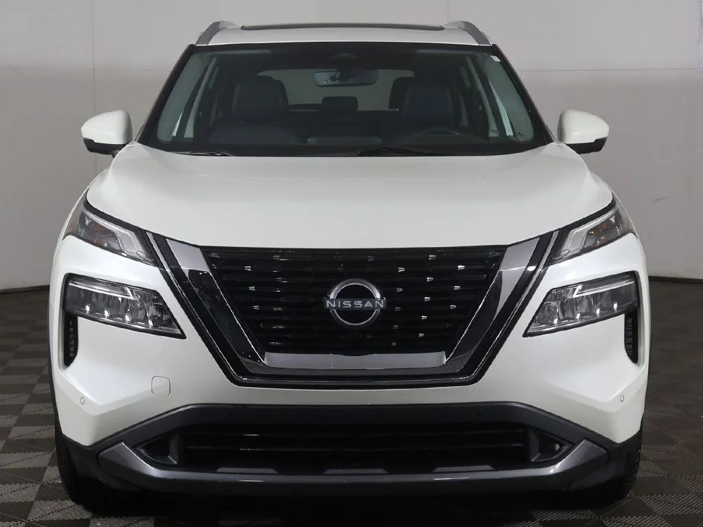 Used 2023 White Nissan SL image 12