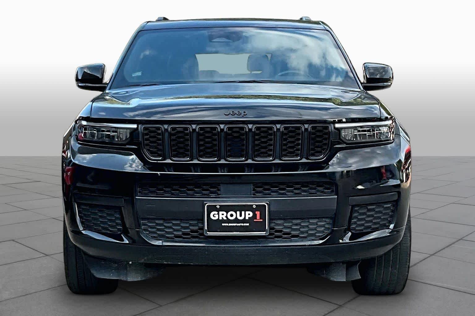 Used 2021 Diamond Black Crystal Pearlcoat Jeep Altitude image 4