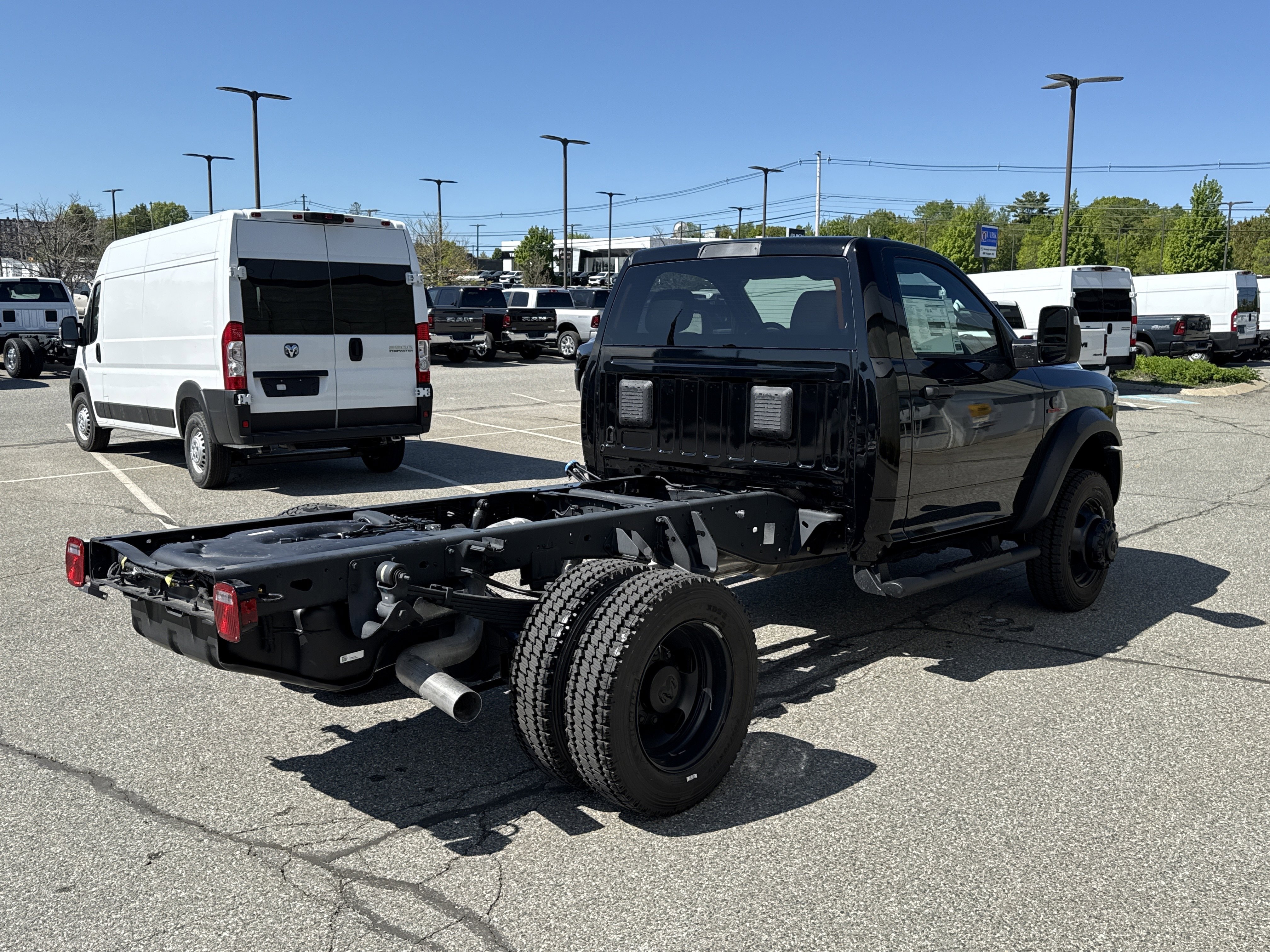 New 2026 Diamond Black Crystal Pearl-Coat Exterior Paint RAM Tradesman image 6