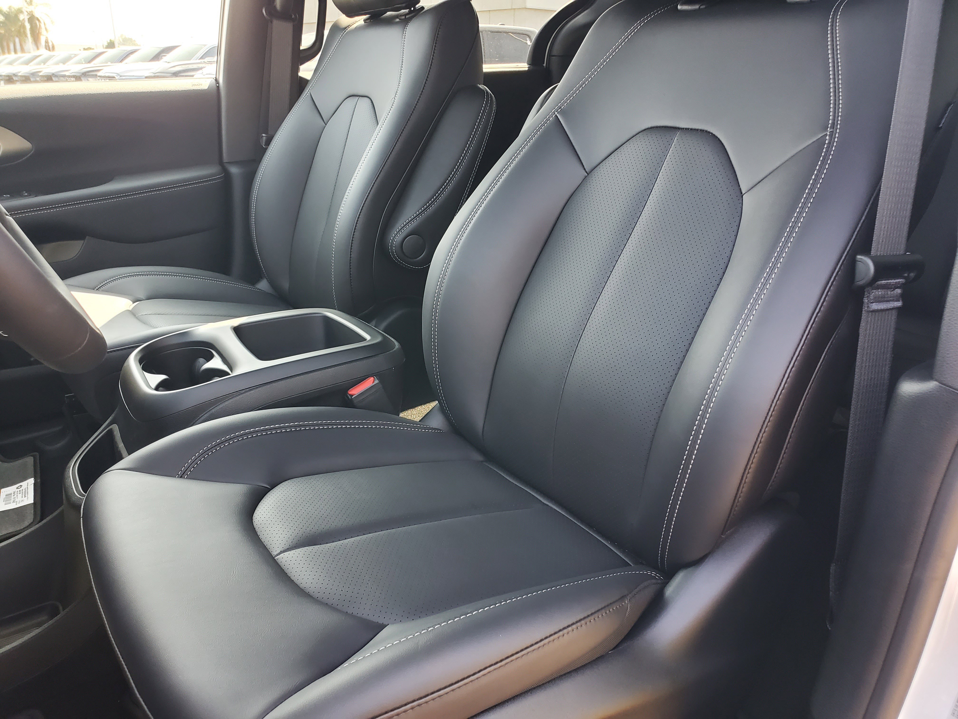 2026 Chrysler Voyager LX - Photo 13