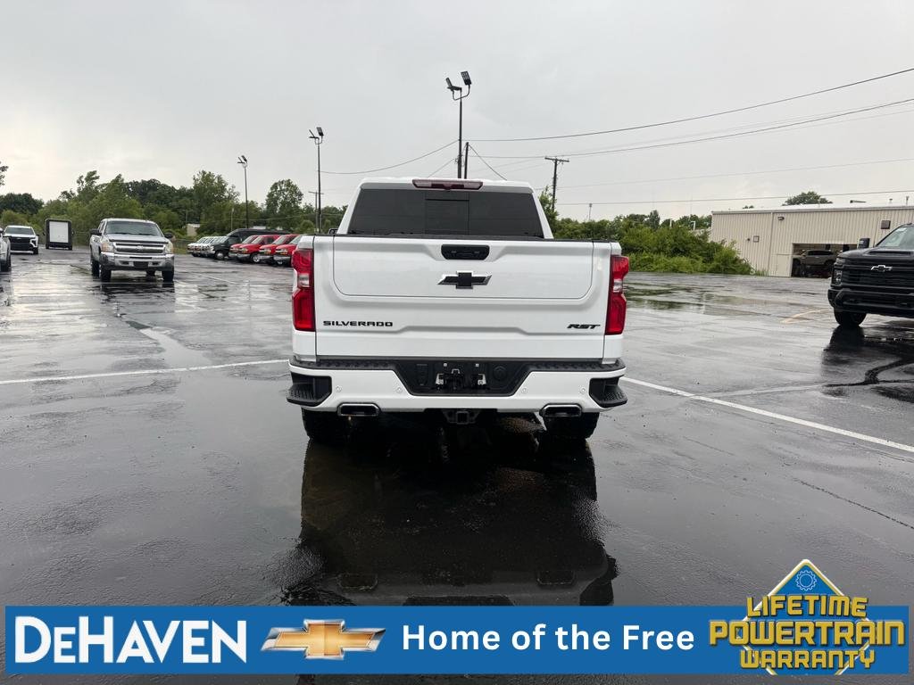 Used 2024 Summit White Chevrolet RST image 5