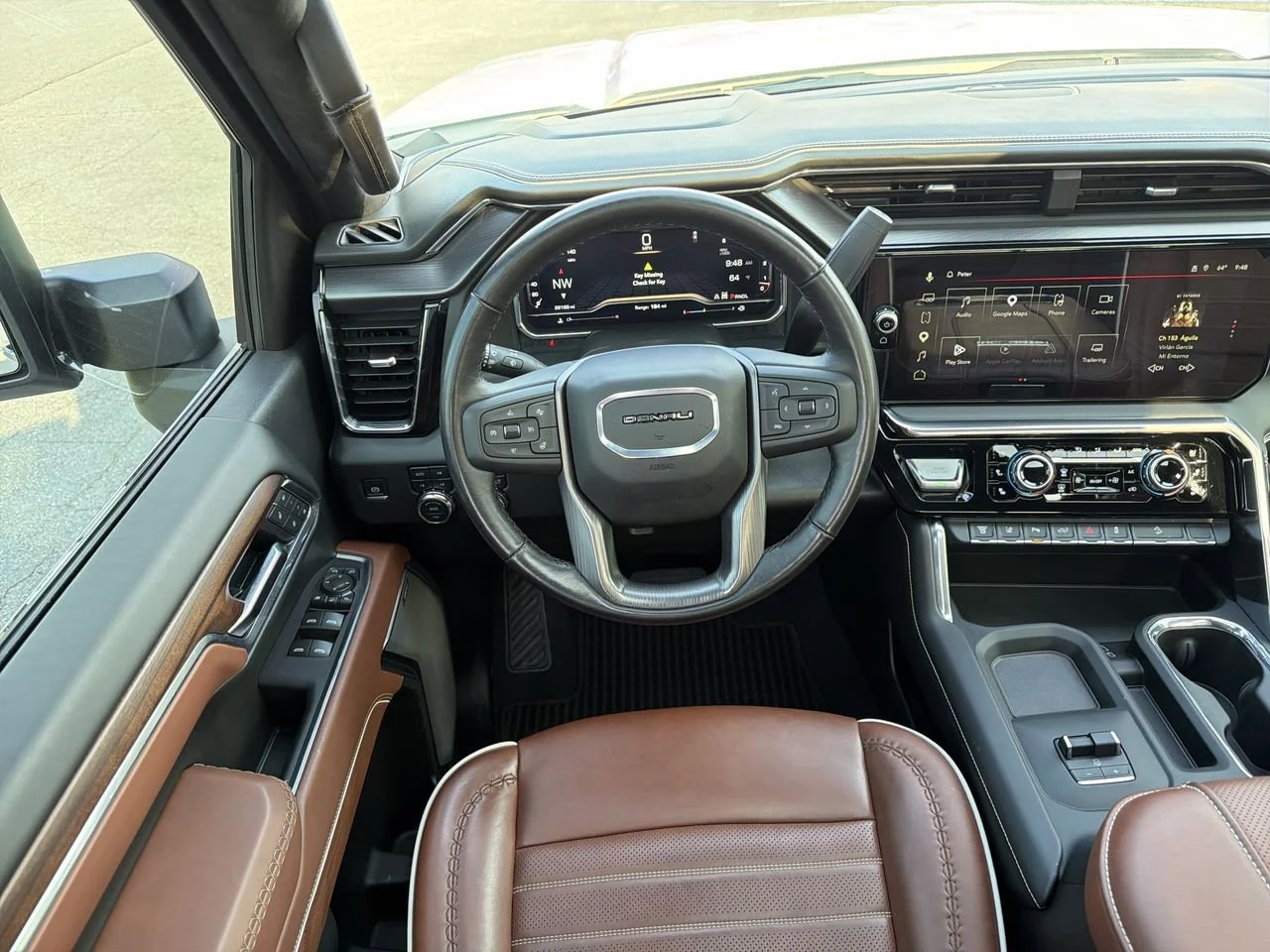 Used 2025 White Frost Tricoat GMC Denali Ultimate image 10