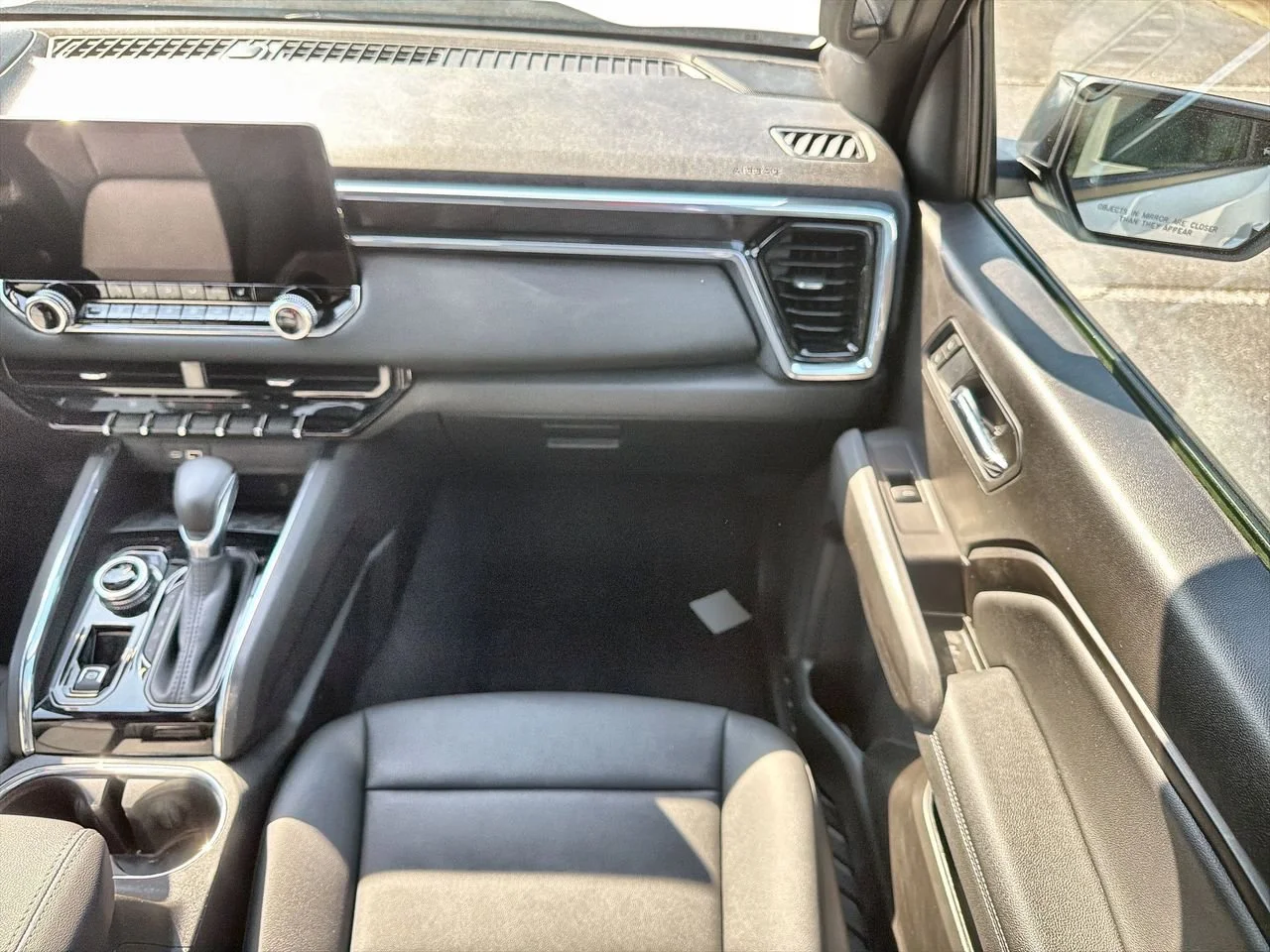 Used 2025 Summit White GMC Elevation image 24