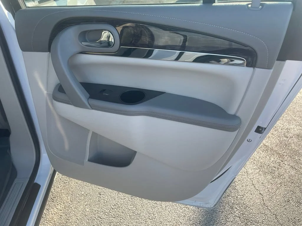Used 2016 WHITE FROST TRICOAT Buick Premium image 18