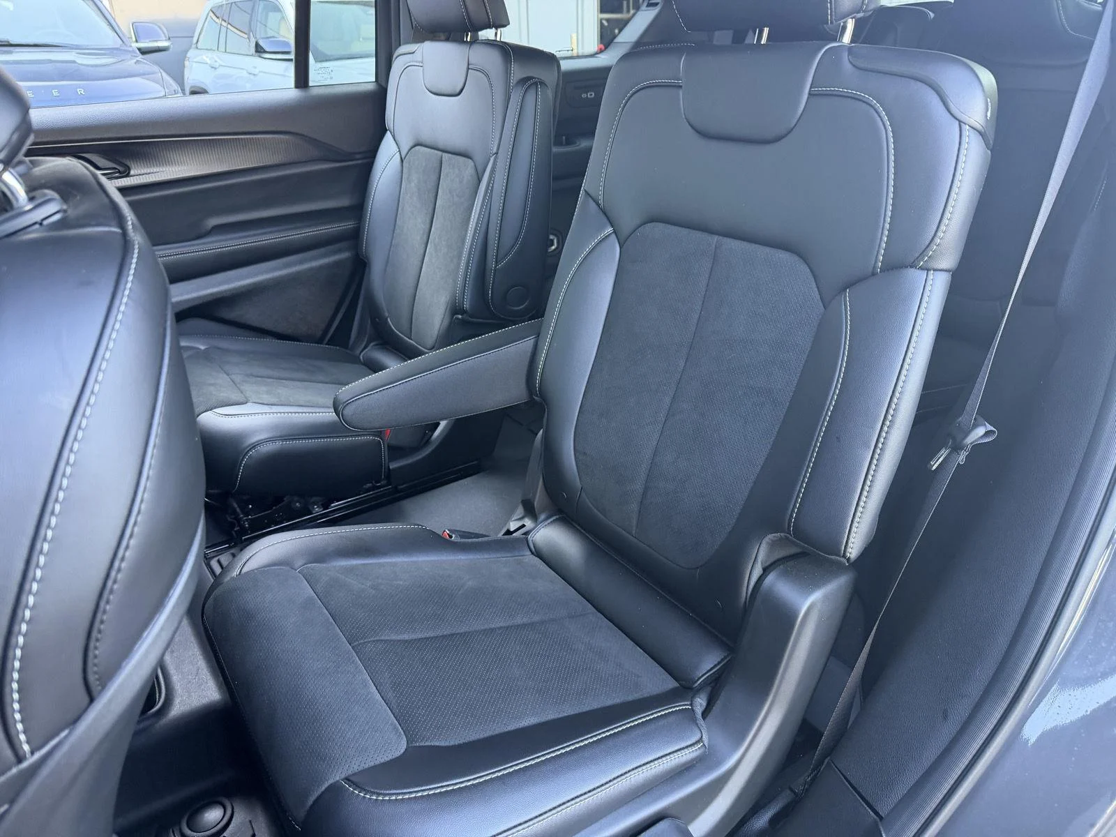 Used 2025 Baltic Gray Metallic Clearcoat Jeep Altitude X image 20