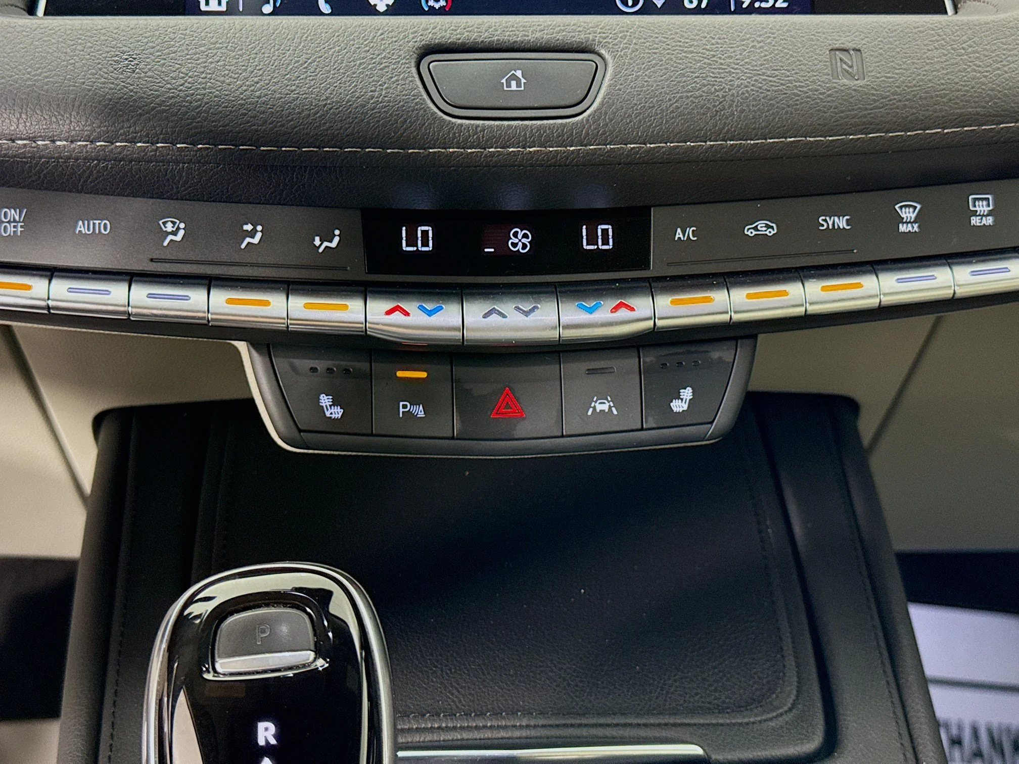 Used 2021 WAVE METALLIC Cadillac FWD Luxury image 17