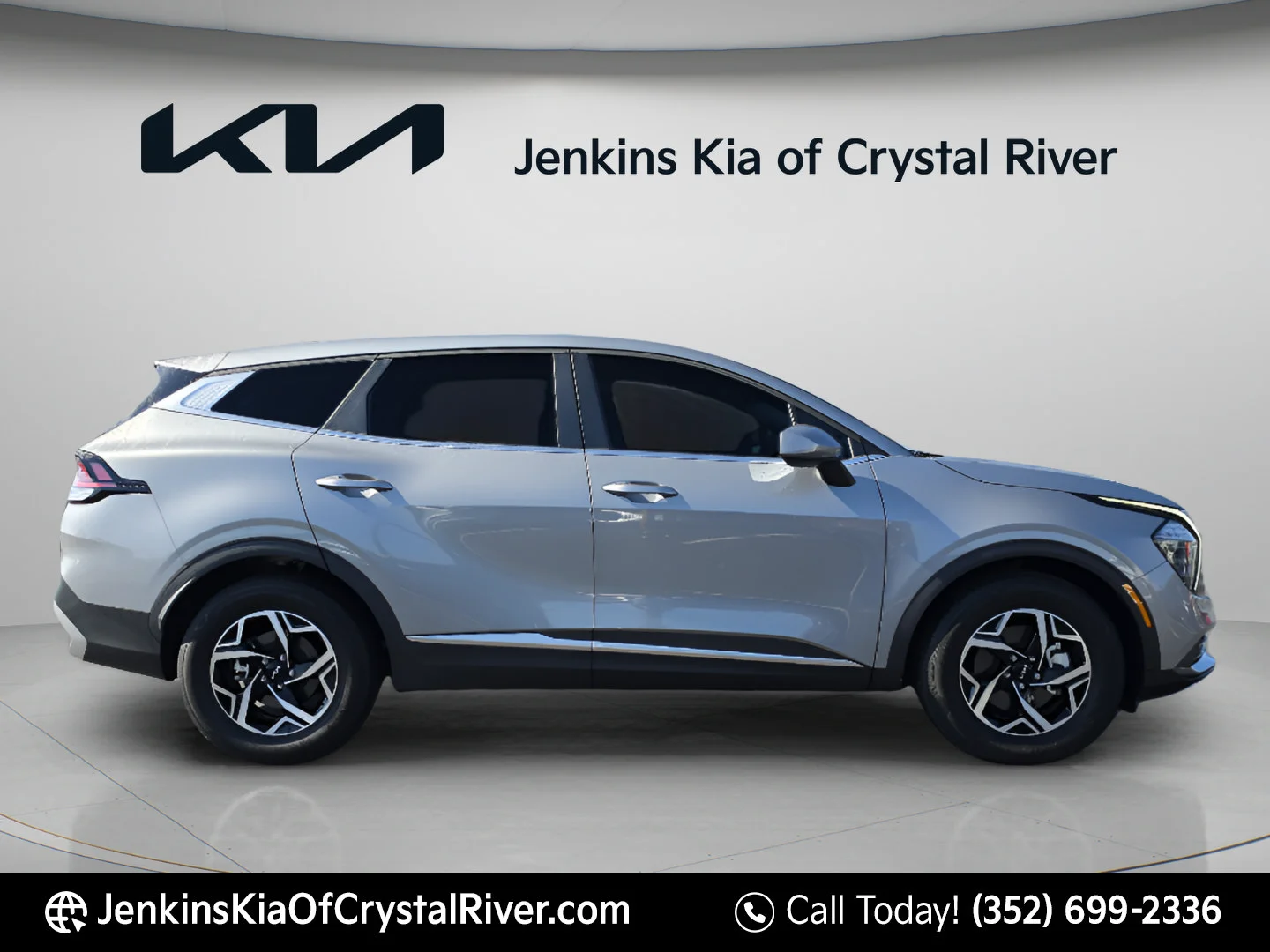 Used 2025 Steel Gray Kia LX image 3