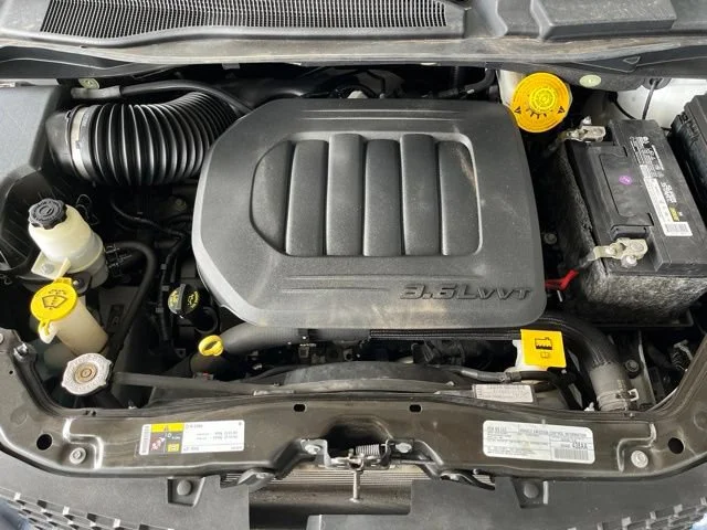 Used 2019 White Knuckle Clearcoat Dodge SE image 19