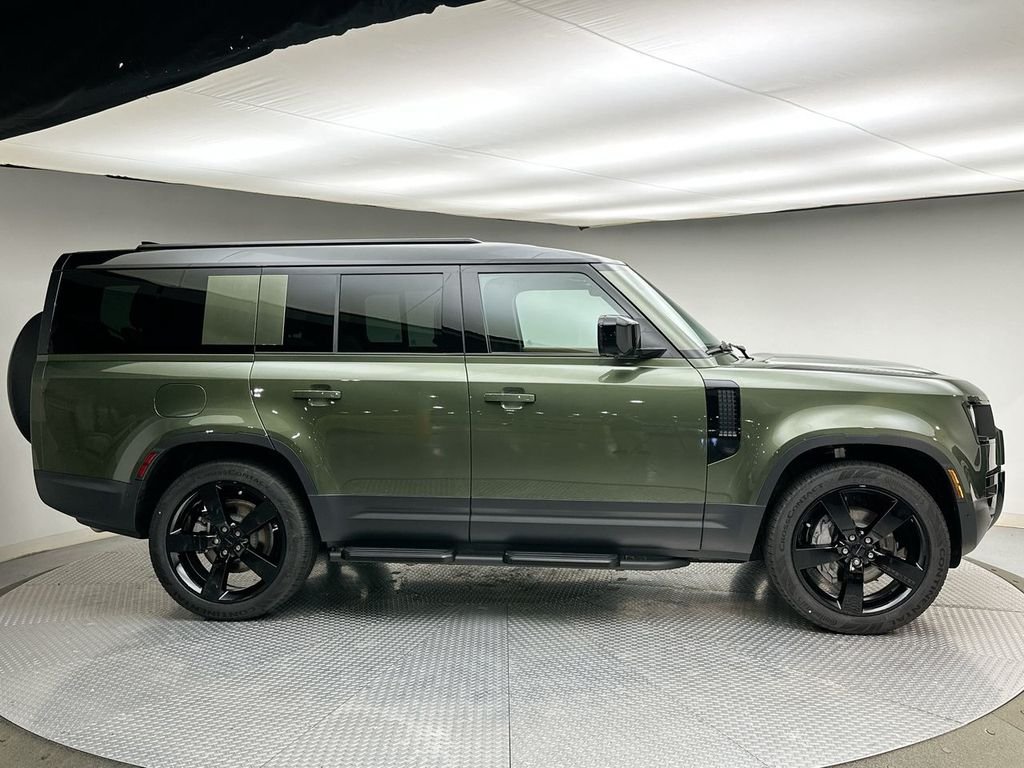 New 2026 Woolstone Green Land Rover S image 4