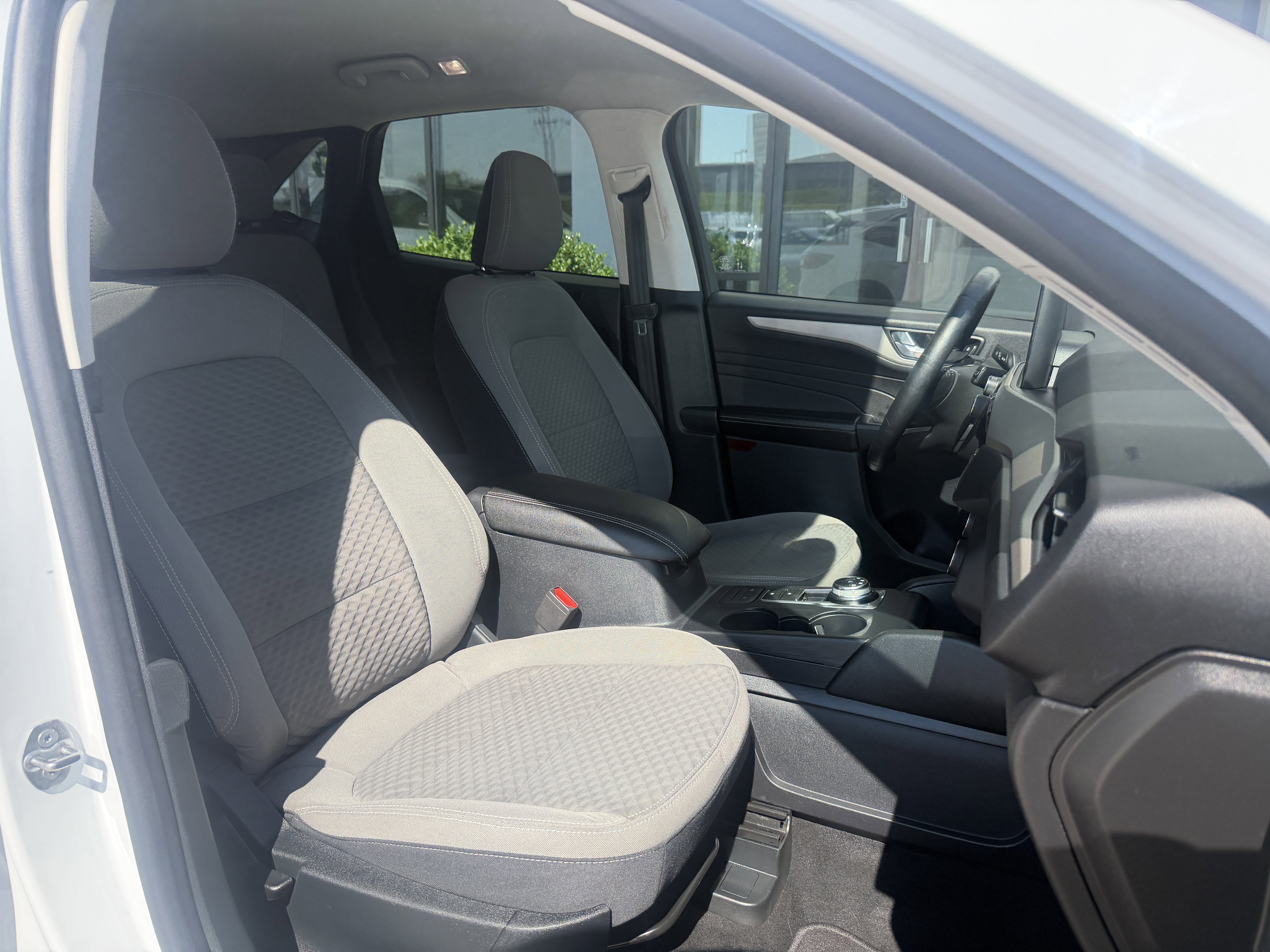 Used 2021 Oxford White Ford SE image 21