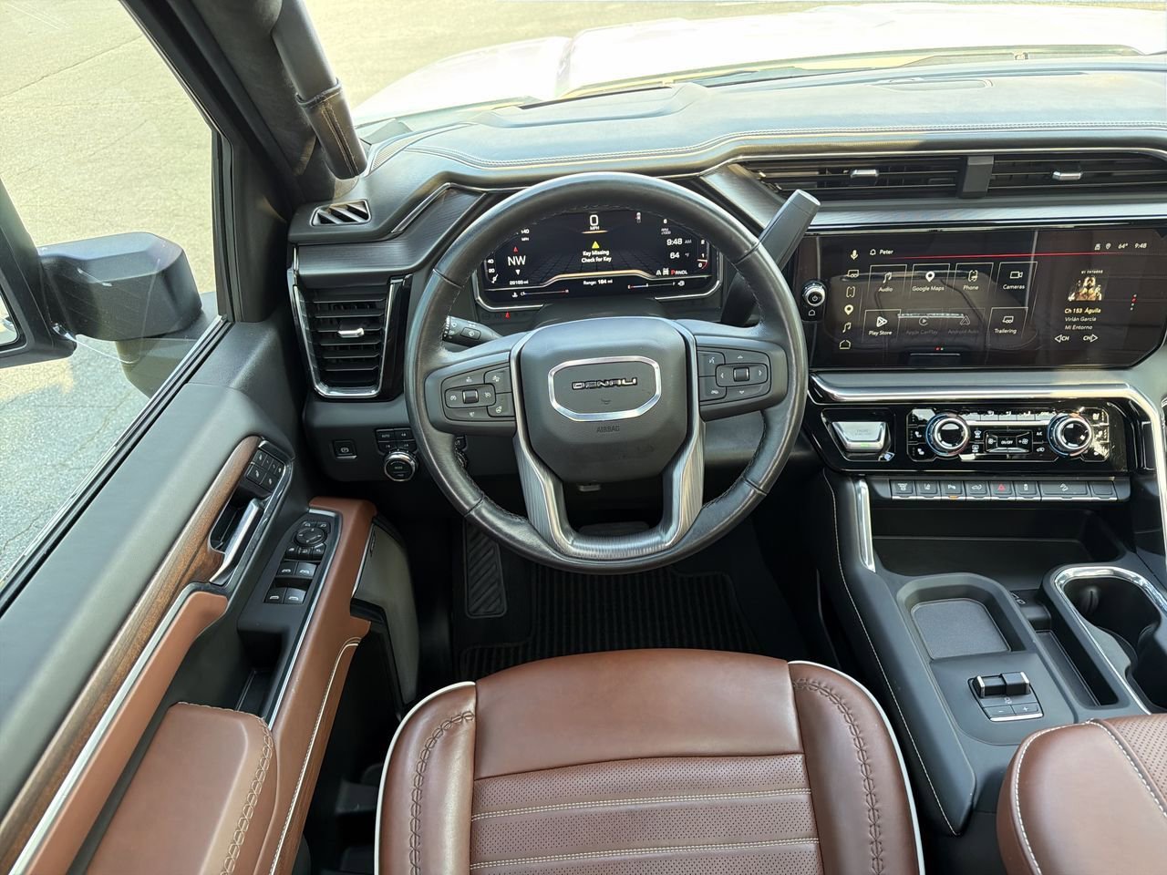 Used 2025 White Frost Tricoat GMC Denali Ultimate image 10