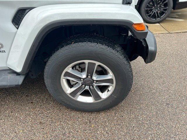 Used 2022 Bright White Clearcoat Jeep Unlimited Sahara image 5