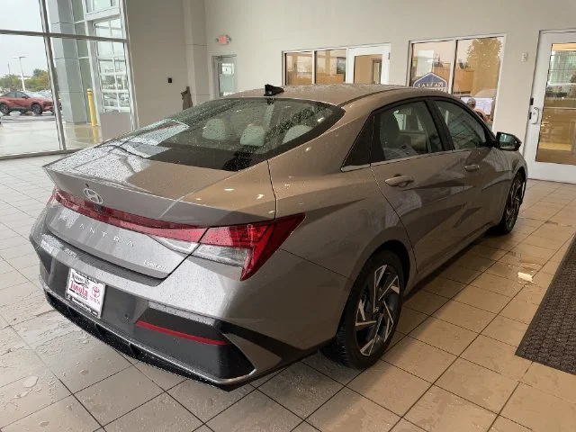 2024 Hyundai Elantra Limited - Photo 35