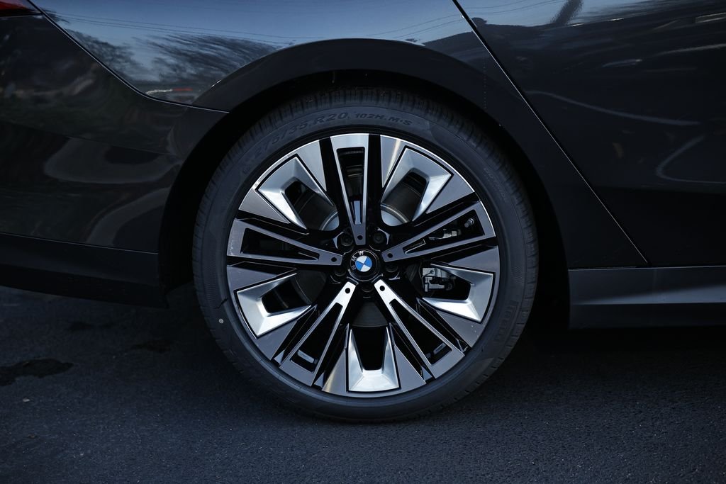Used 2026 Dark Graphite Metallic BMW 530i image 6