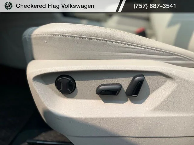 Used 2023 Pure White Volkswagen 3.6L V6 SE w/Technology image 22