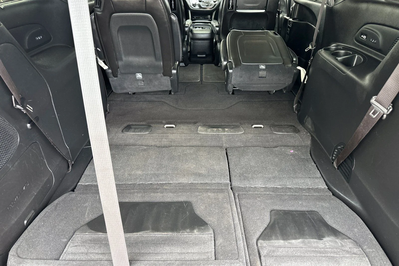 Used 2023 White Chrysler Limited image 17