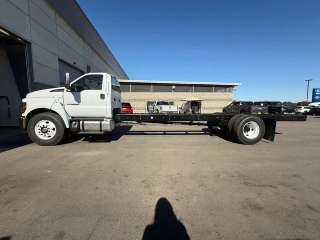 New 2026 Oxford White Ford Base image 2