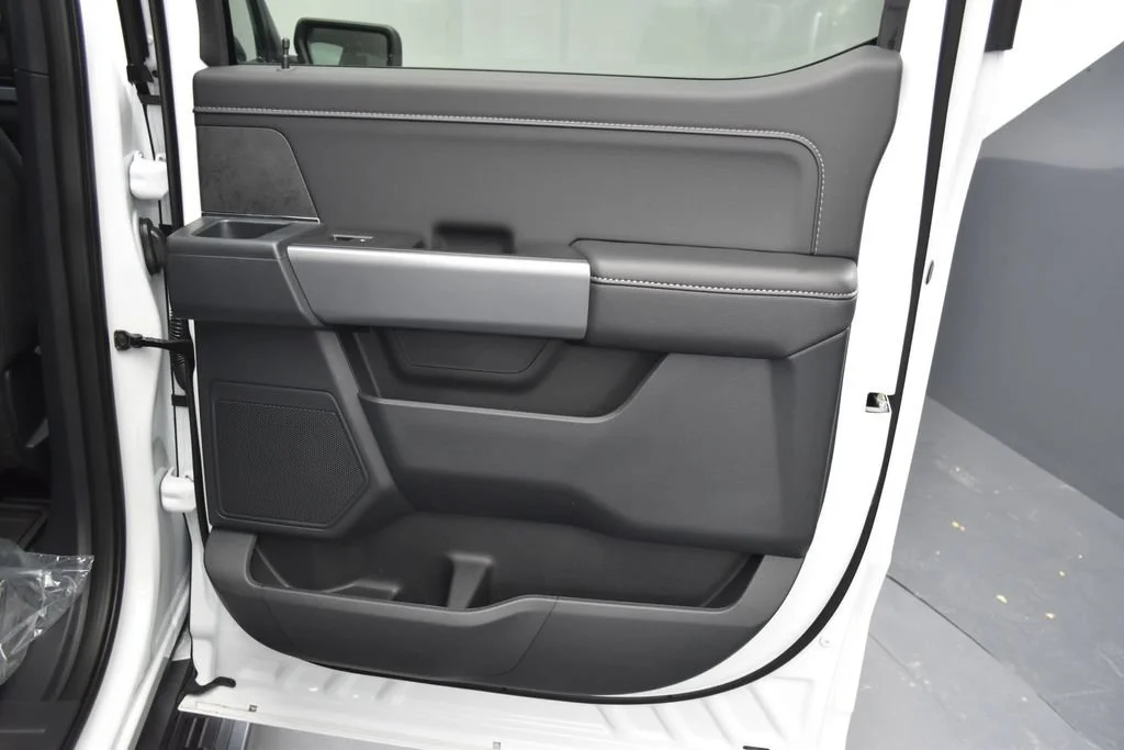 New 2026 Oxford White Ford XLT image 29