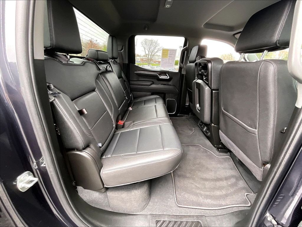 Used 2025 Silver GMC SLT image 16