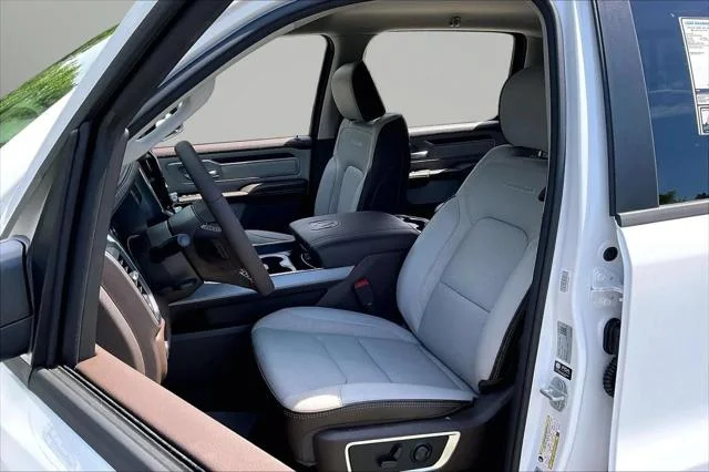 New 2026 Ivory White Tri-Coat Pearl-Coat Exterior Paint RAM LARAMIE image 17