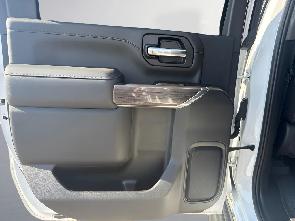 Used 2022 SUMMIT WHITE Chevrolet LTZ image 32