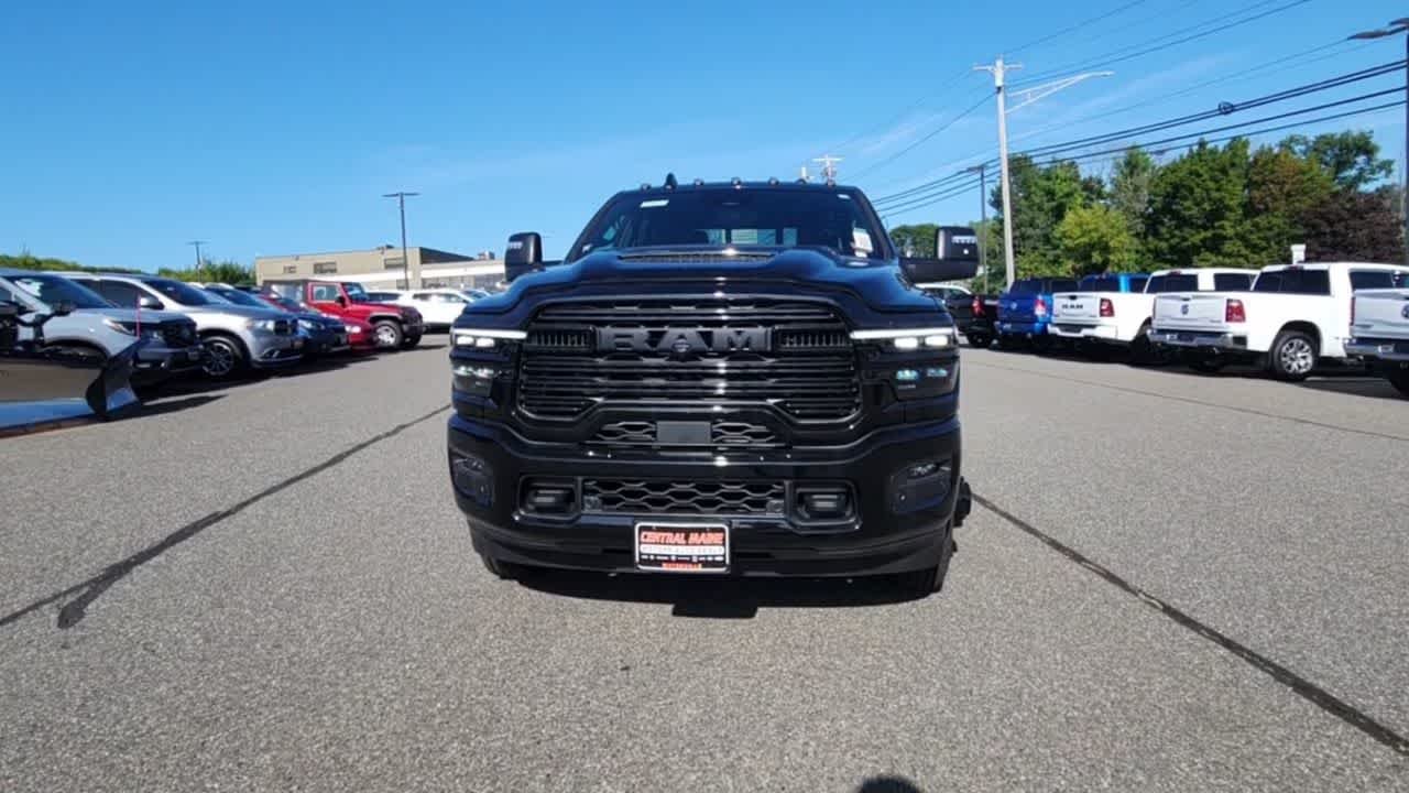 New 2026 Diamond Black Crystal Pearl-Coat Exterior Paint RAM Laramie image 5