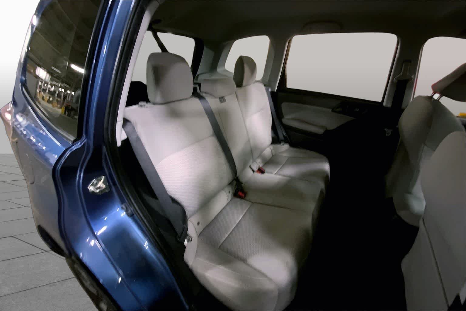 Used 2017 Quartz Blue Pearl Subaru  image 20