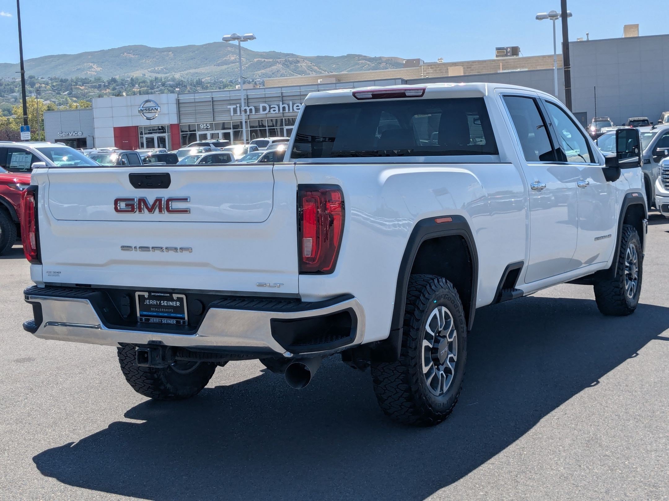 Used 2023 SUMMIT WHITE GMC SLT image 5